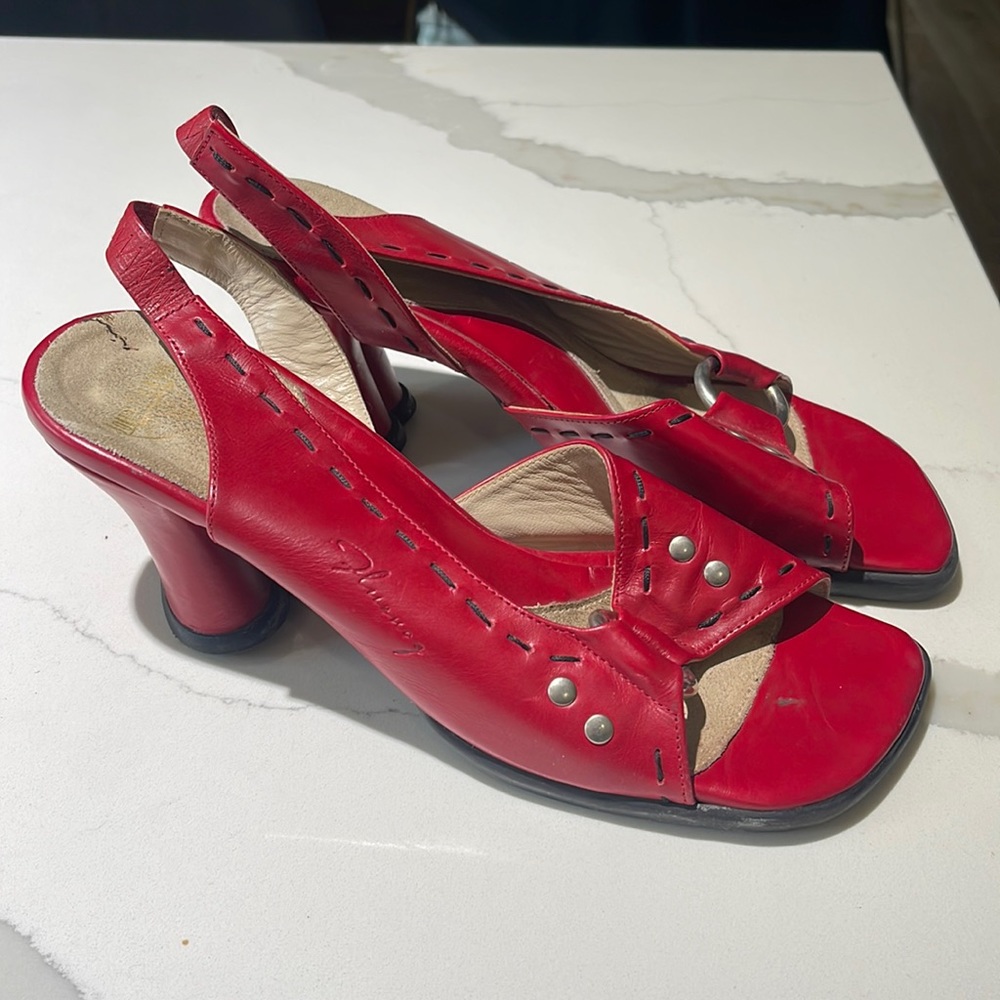 JOHN FLUEVOG 9sz MEGAN RED HEART HEEL SLINGBACK SANDALS PUMPS SHOES